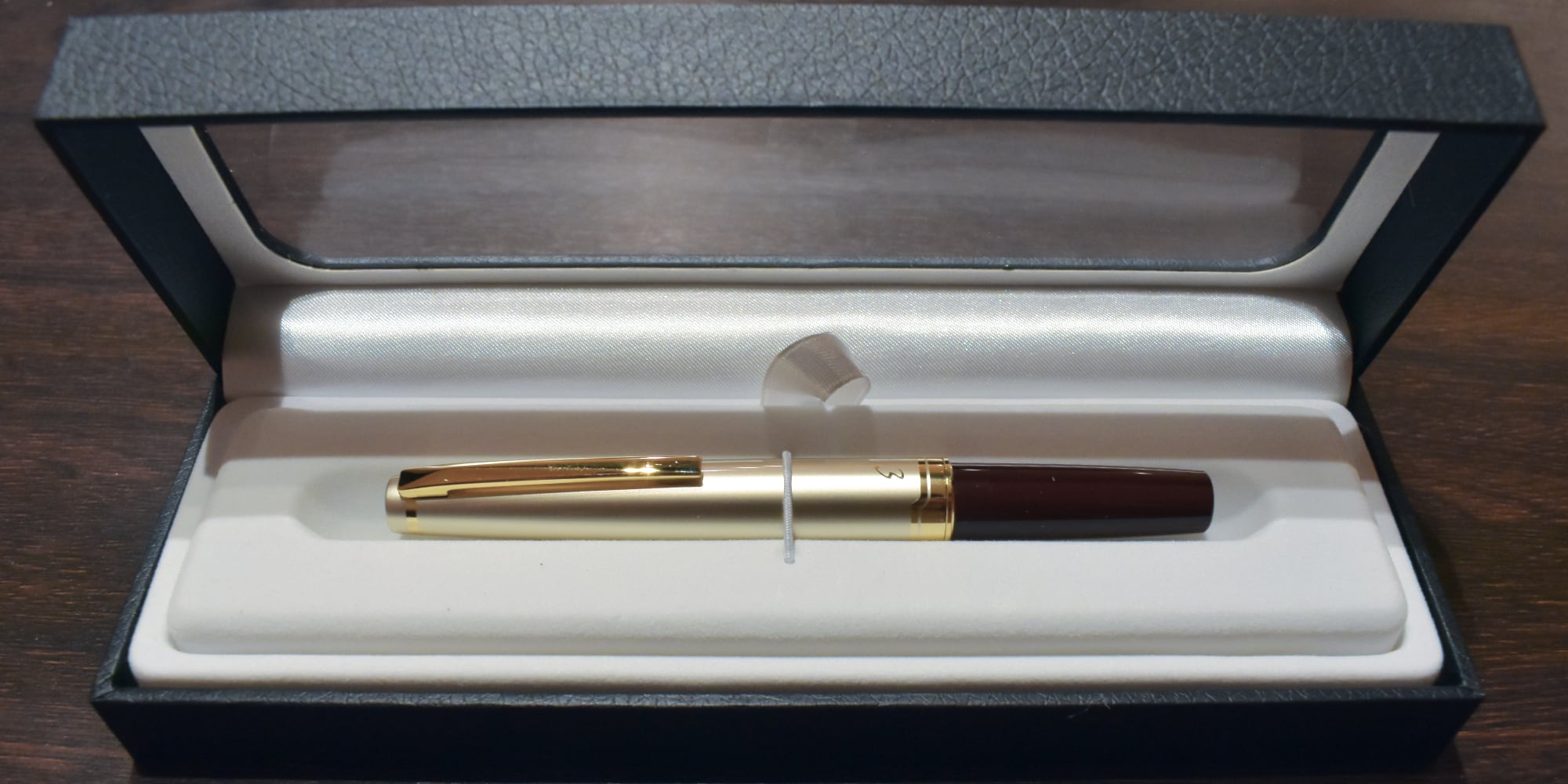 Pilot E95s boxed; the Vanishing Point comes in the same box